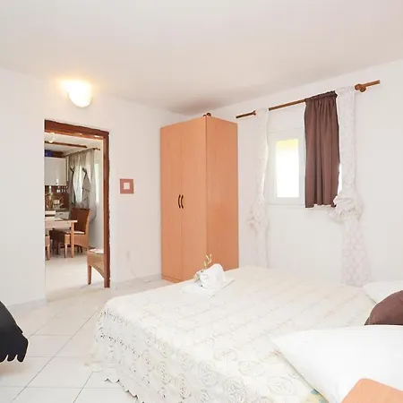 Beautiful In With Kitchenette Vela Luka