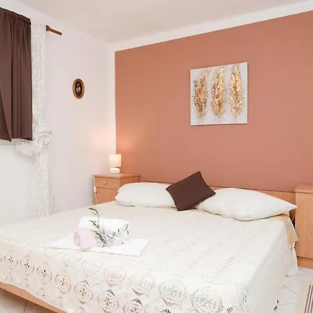 Beautiful In With Kitchenette *