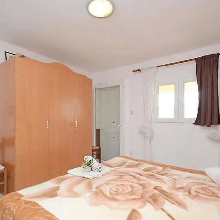 Beautiful In With Kitchenette *
